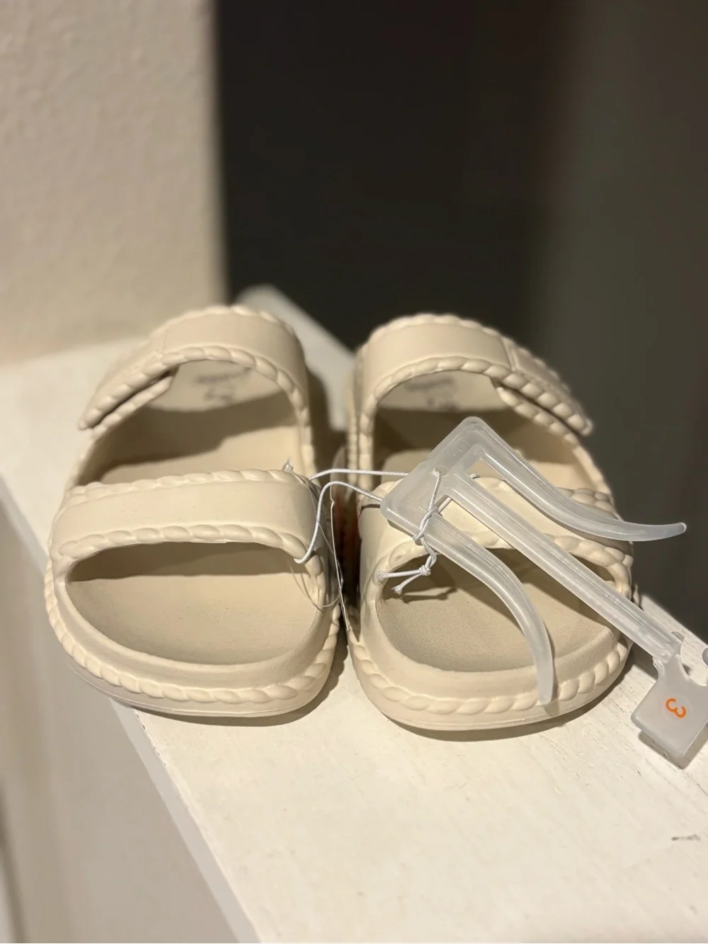 Art Class Size 3 Cream Sela Comfort Slip On Sandals Soft Rubber NEW - Picture 3 of 6